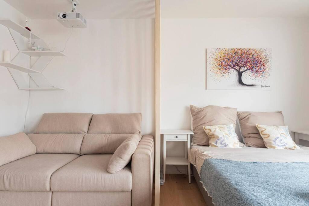 Modern Home In Central Берлин Экстерьер фото