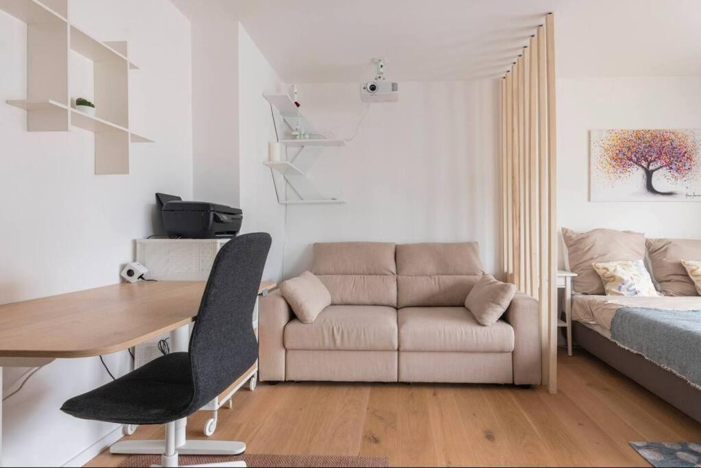 Modern Home In Central Берлин Экстерьер фото