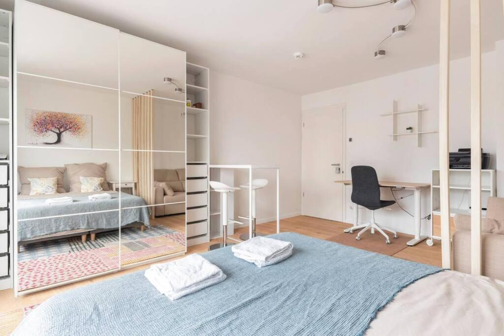 Modern Home In Central Берлин Экстерьер фото
