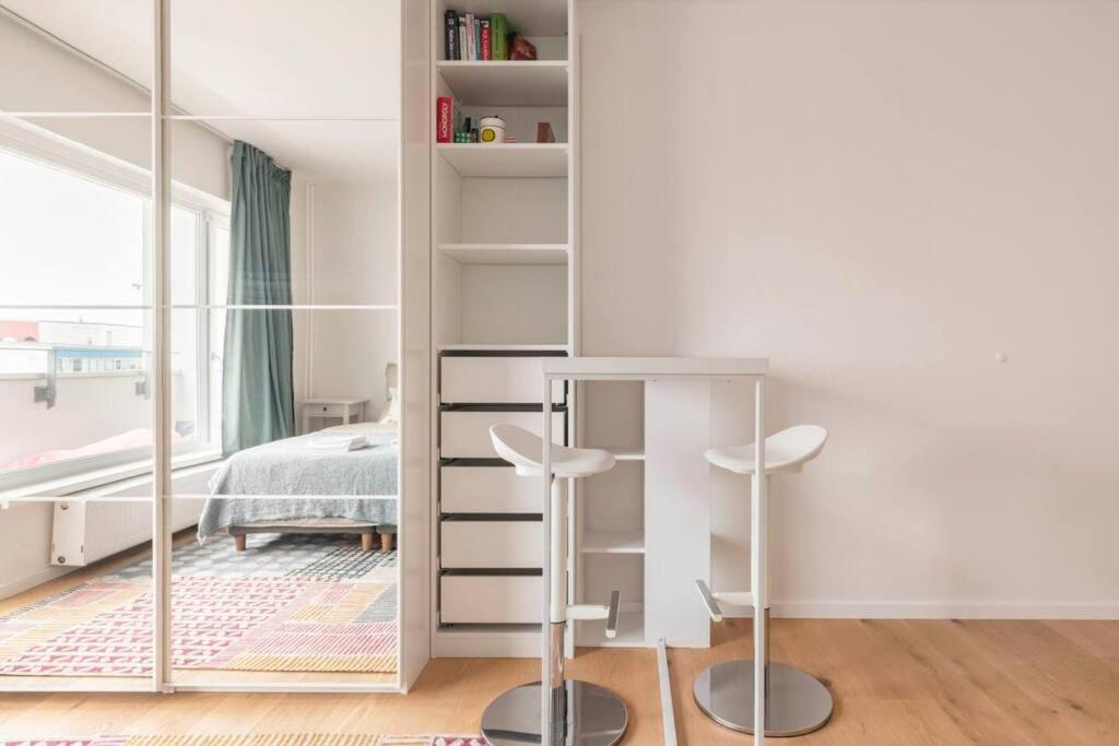 Modern Home In Central Берлин Экстерьер фото