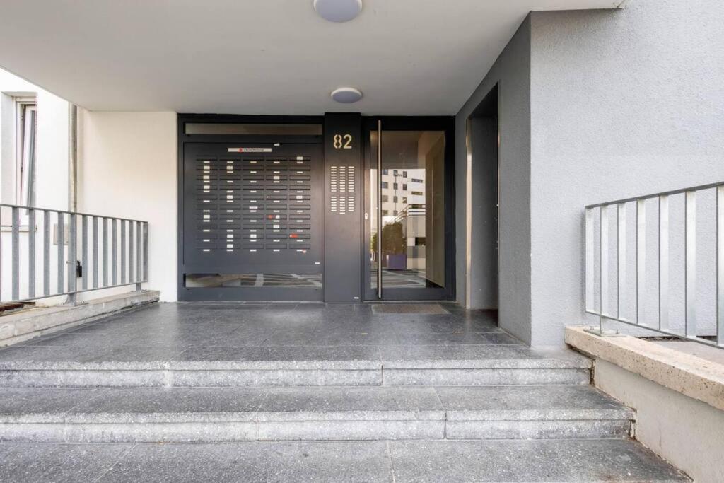 Modern Home In Central Берлин Экстерьер фото