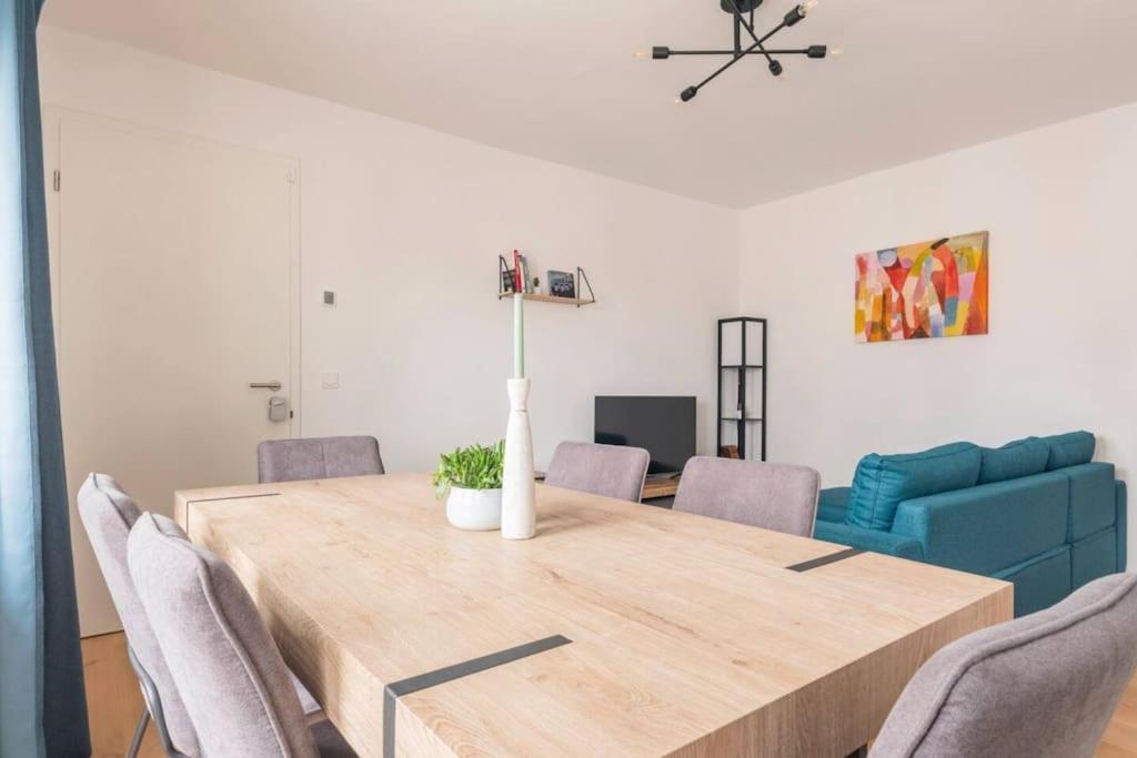 Modern Home In Central Берлин Экстерьер фото