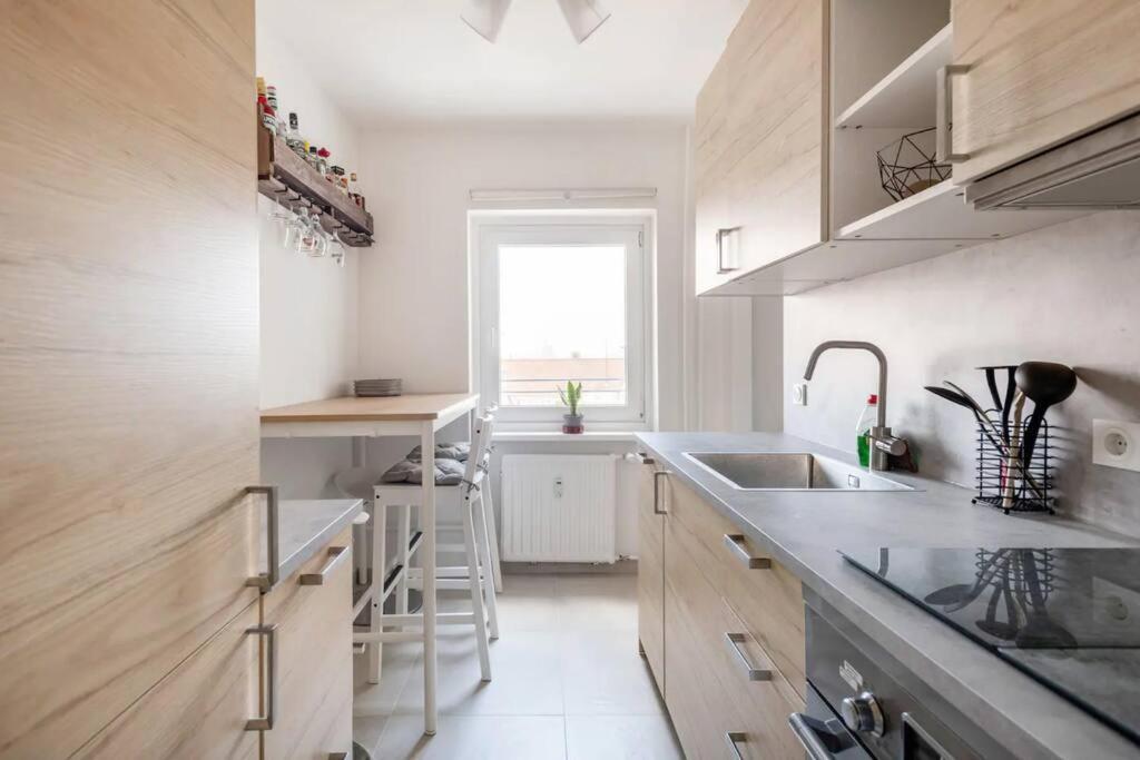 Modern Home In Central Берлин Экстерьер фото