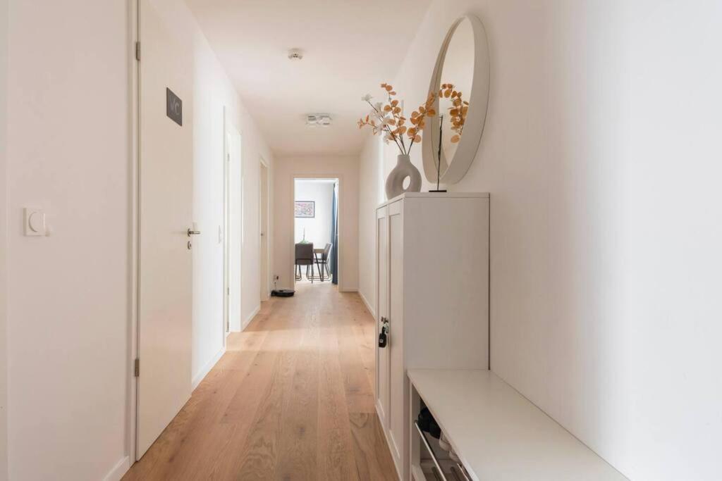 Modern Home In Central Берлин Экстерьер фото