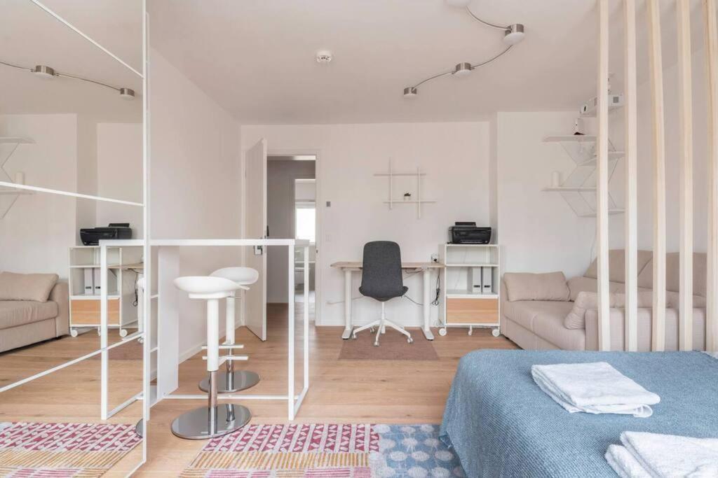 Modern Home In Central Берлин Экстерьер фото