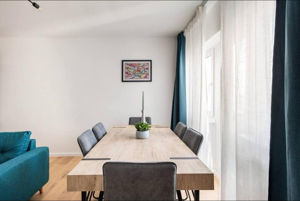 Modern Home In Central Берлин Экстерьер фото